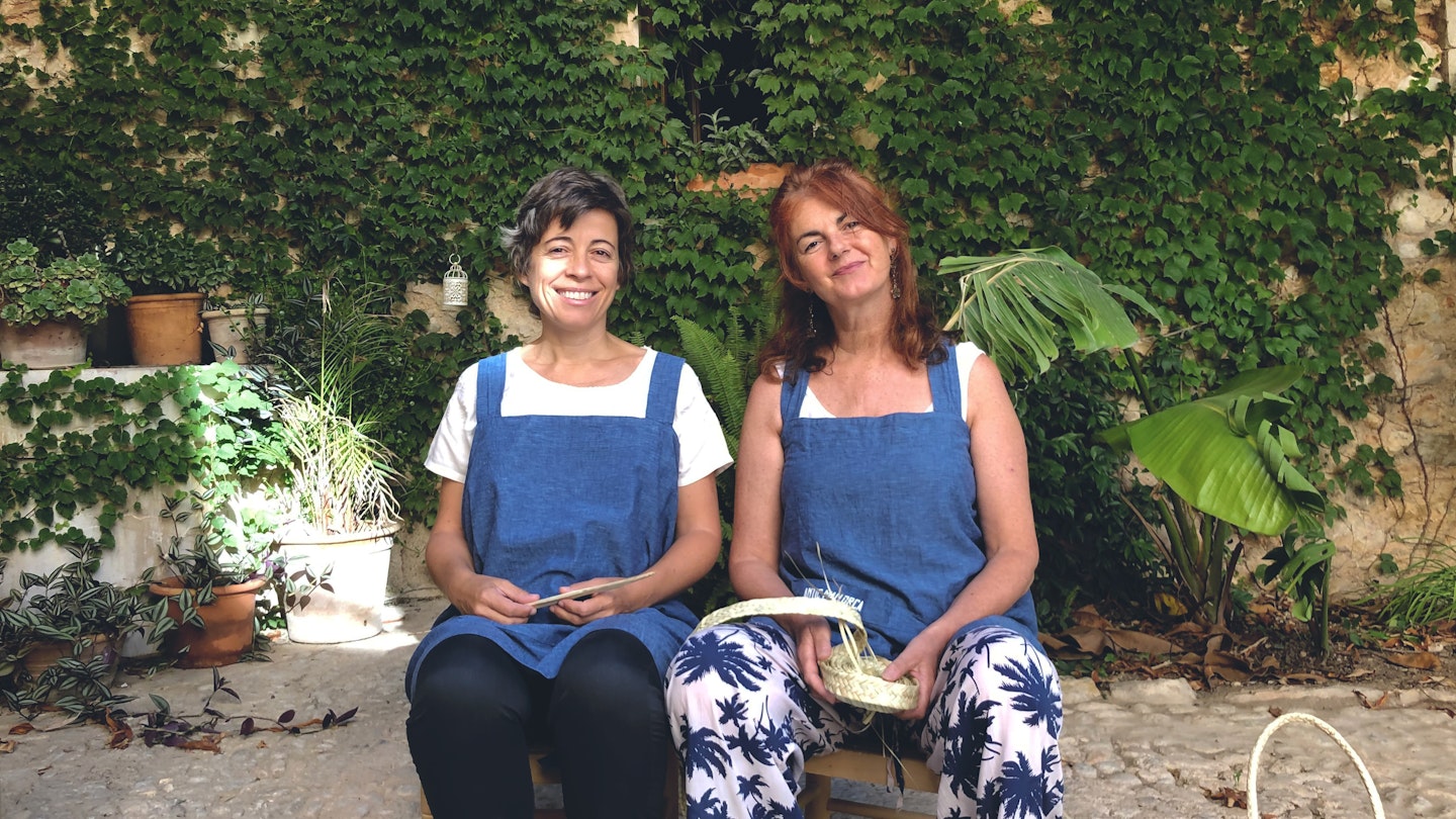  The Art of Llata (Palm Braiding) with Araceli & Antonella