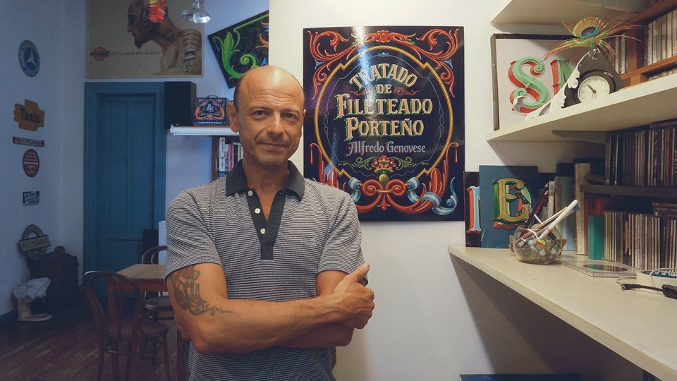 Learn fileteado with Alfredo in Argentina.