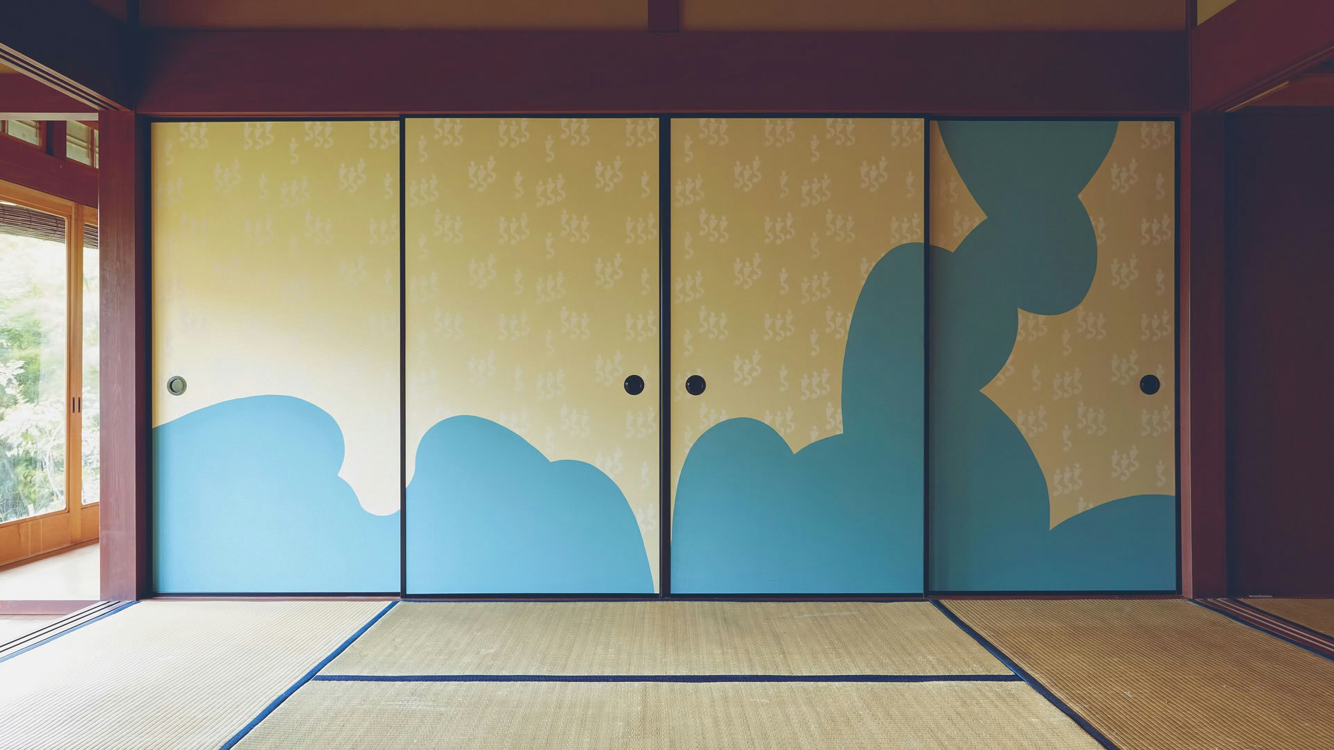 Japanese Interior Design Featuring Closet Dressed in Decorative Paper Made with Karakami Printmaking Techniques. Learn how to print your own custom paper to use in interior decor #creativevacation #vawaa #japan #printmaking #printmakingtechniques #decorativepaper #papercrafts #homedecor #slowtravel  #howtomake #interiordesign