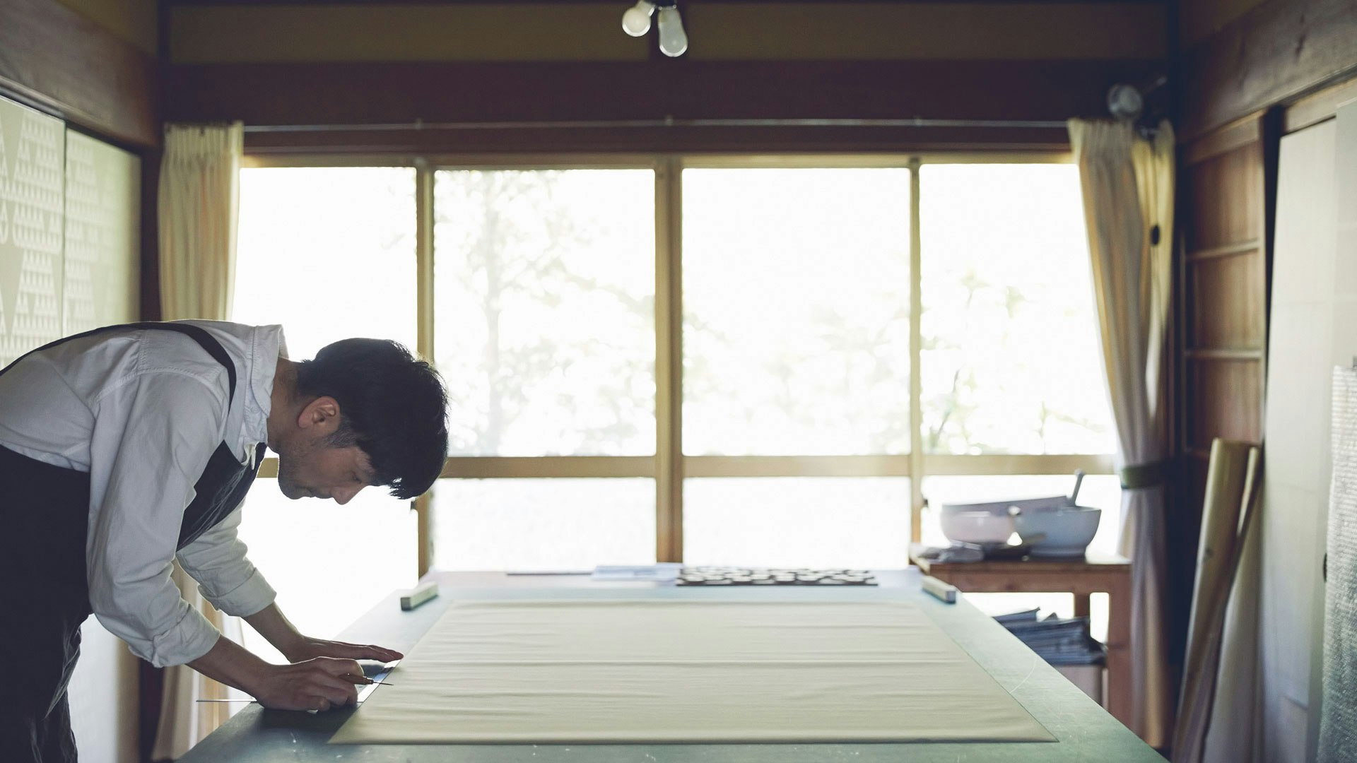 Decorative Paper Artist Working on a Custom Karakami Design. Stay and learn with him in Japan. #creativevacation #vawaa #japan #printmaking #printmakingtechniques #decorativepaper #papercrafts #homedecor #slowtravel  #howtomake #interiordesign