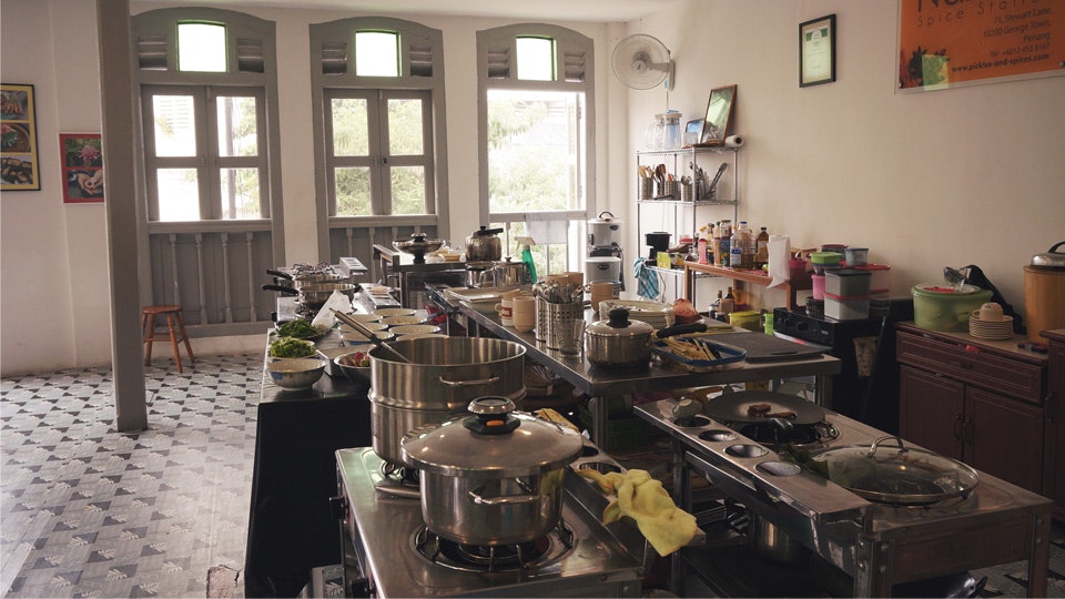 Cook in a spacious kitchen with master chef Nazlina.