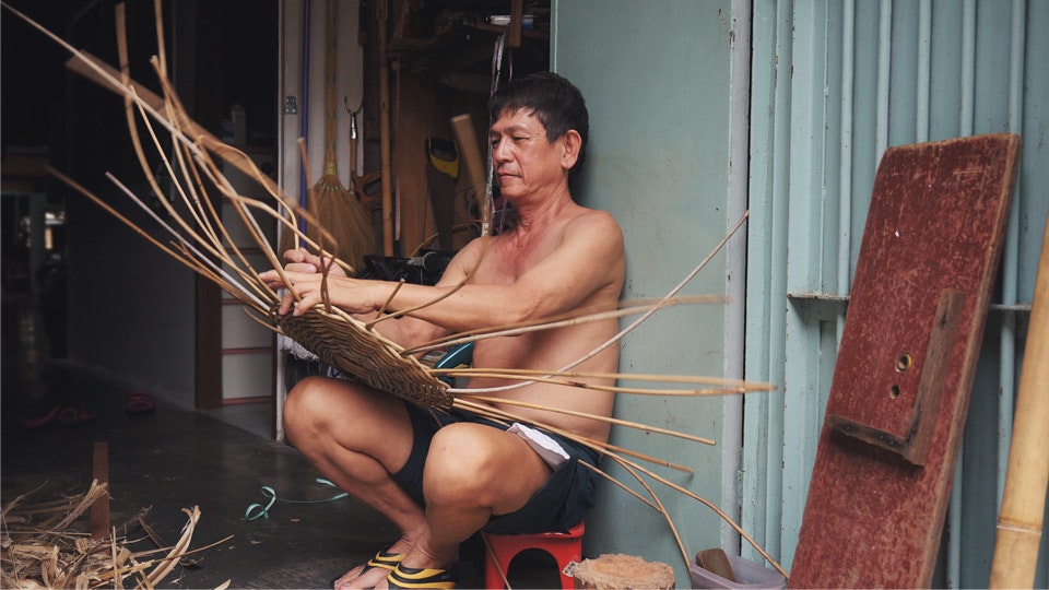 Use rattan with fabric and bamboo to weave your own baskets using traditional techniques.