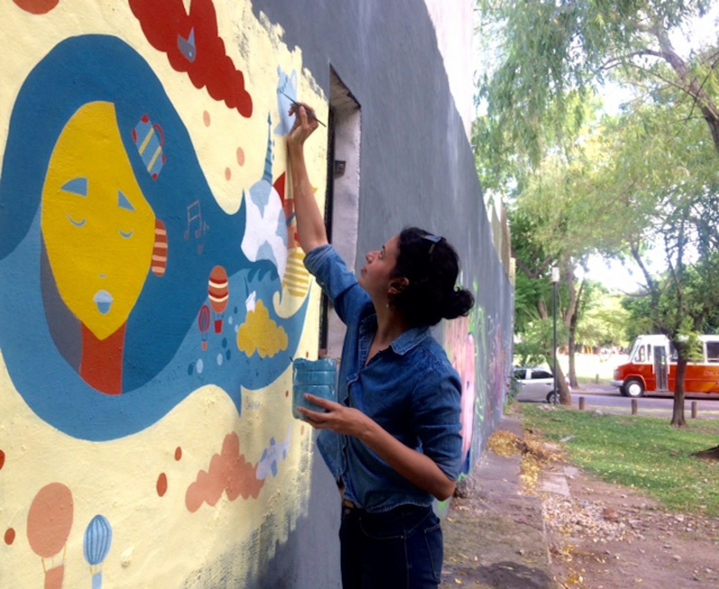 Sarika learning to paint a mural during her VAWAA with master street artist Pum Pum in Buenos Aires, Argentina. Courtesy of Sarika Pandit.