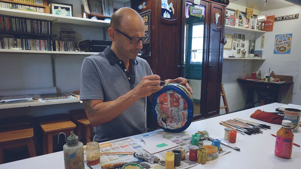 Learn the history of fileteado in its place of origin.