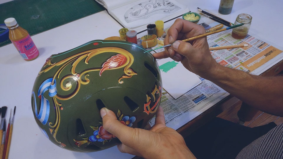 Make your own fileteado paintings and drawings.