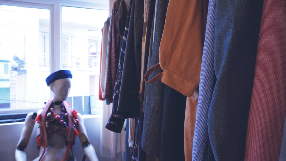 Learn natural fabric dyeing techniques and embroidery from Vietnam's leading textile designer. #creativevacation #vawaa  #travelasia #vietnam #creativity #sustainablefashion #naturalfabricdyeing #naturalfabricdyeingtechniques #slowtravel #naturalfabricdyeingideas #diyfabrics #crafts #howtomake #indigo