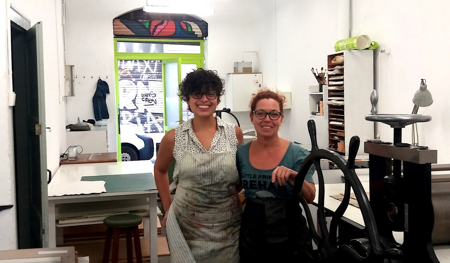 "Interview with Jannelle, a NYC artist, about printmaking & traveling to Europe | Read the full story on the VAWAA blog  #vawaa #art #artist #printmaking #barcelona #europe #travel "