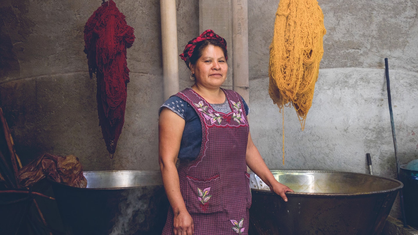 Learn natural fabric dyeing techniques in Oaxaca, Mexico from locala Zapotec artisans. Make your own natural dyes from cochineal, indigo, mosses and barks. #creativevacation #vawaa  #travelmexico #oaxaca #creativity #naturalfabricdyeing #naturaldyes #slowtravel #cochineal #crafts #howtomake