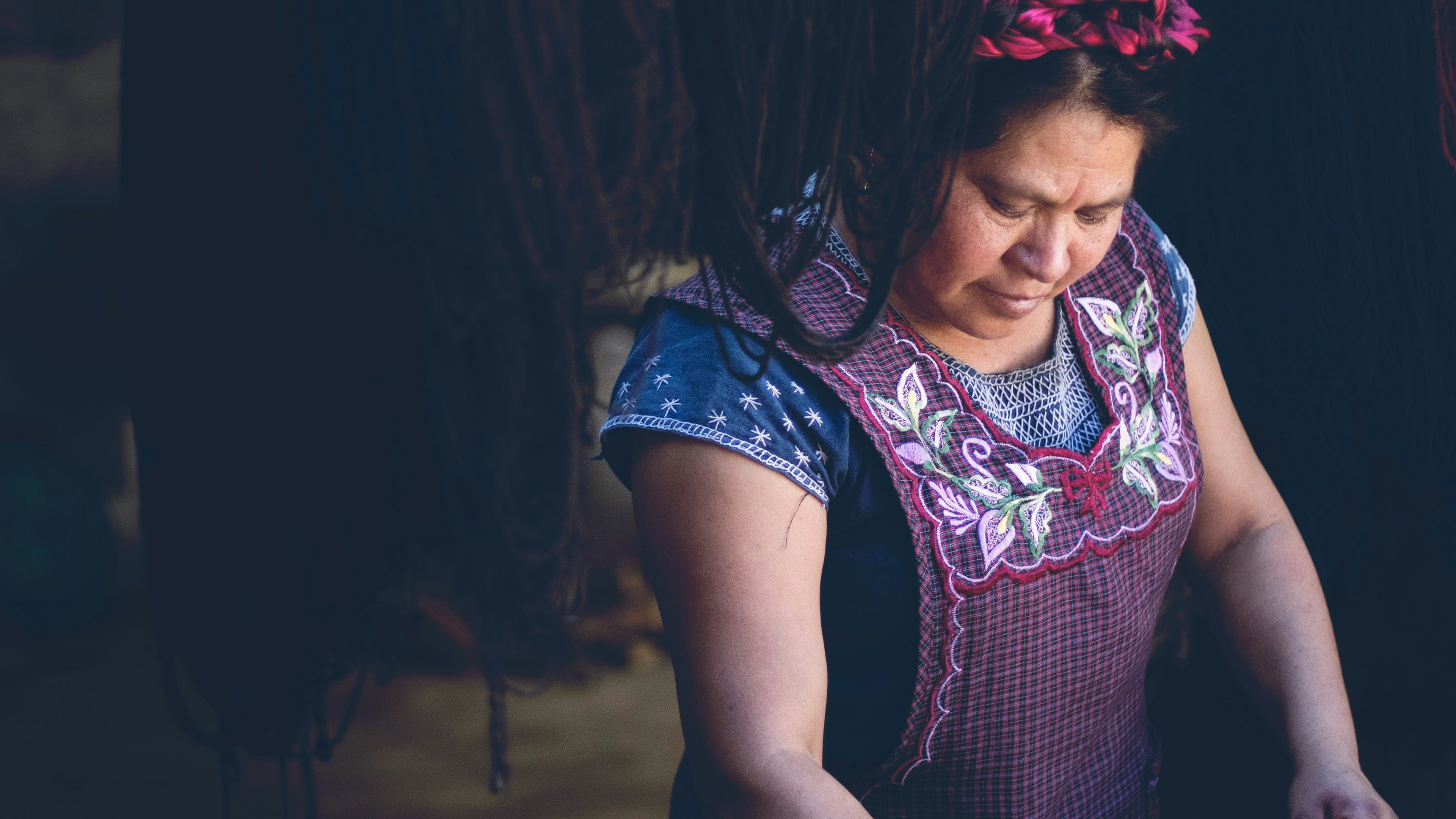 Learn from Zapotec artisans in Oaxaca, Mexico how to prepare natural dyes from cochineal, indigo, mosses and barks to color fabric and textiles. #creativevacation #vawaa #travelmexico #oaxaca #creativity #naturalfabricdyeing #naturaldyes #slowtravel #cochineal #crafts #howtomake