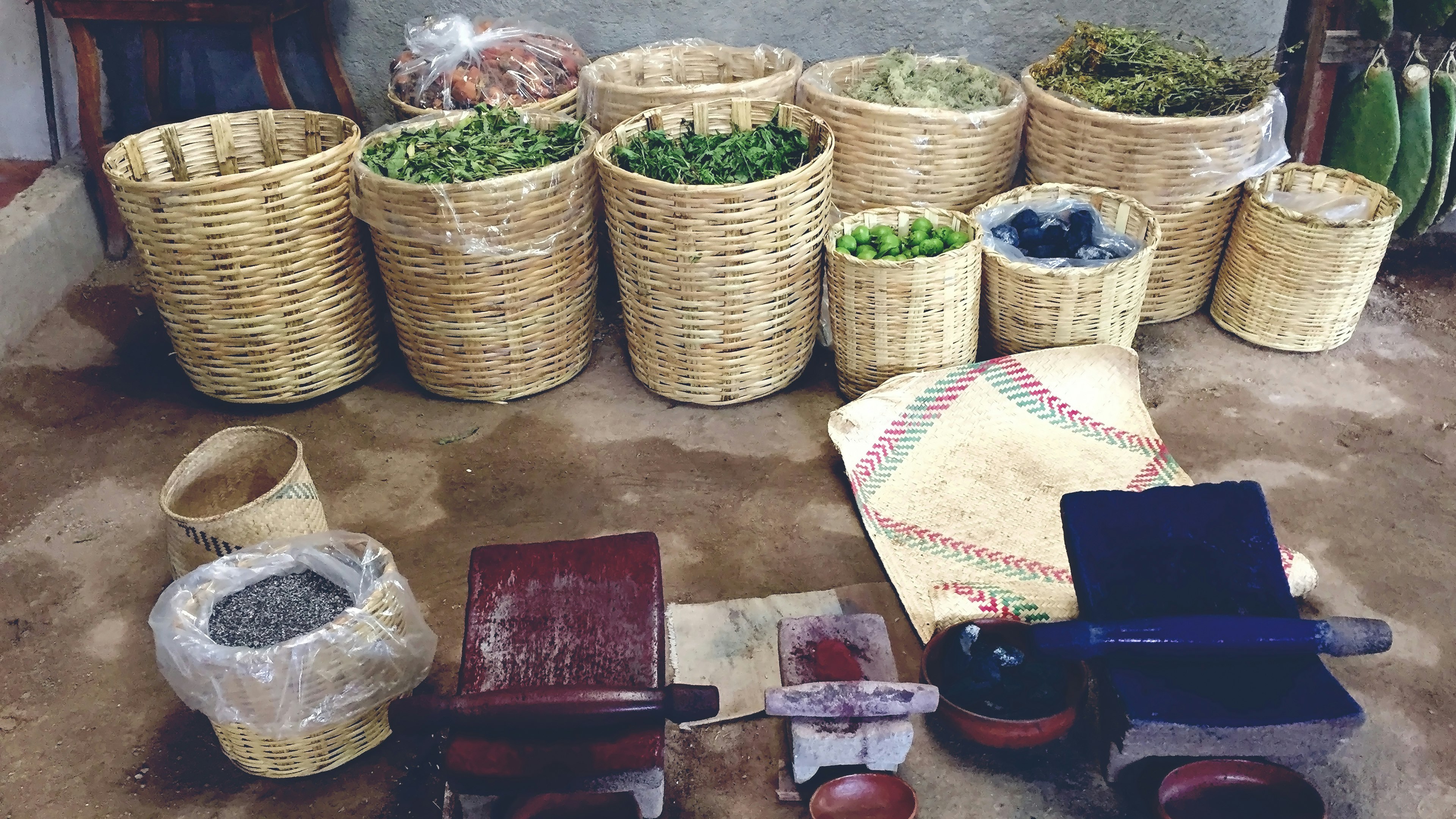 Learn natural fabric dyeing techniques in Oaxaca, Mexico from locala Zapotec artisans. Make your own natural dyes from cochineal, indigo, mosses and barks. #creativevacation #vawaa  #travelmexico #oaxaca #creativity #naturalfabricdyeing #naturaldyes #slowtravel #cochineal #crafts #howtomake