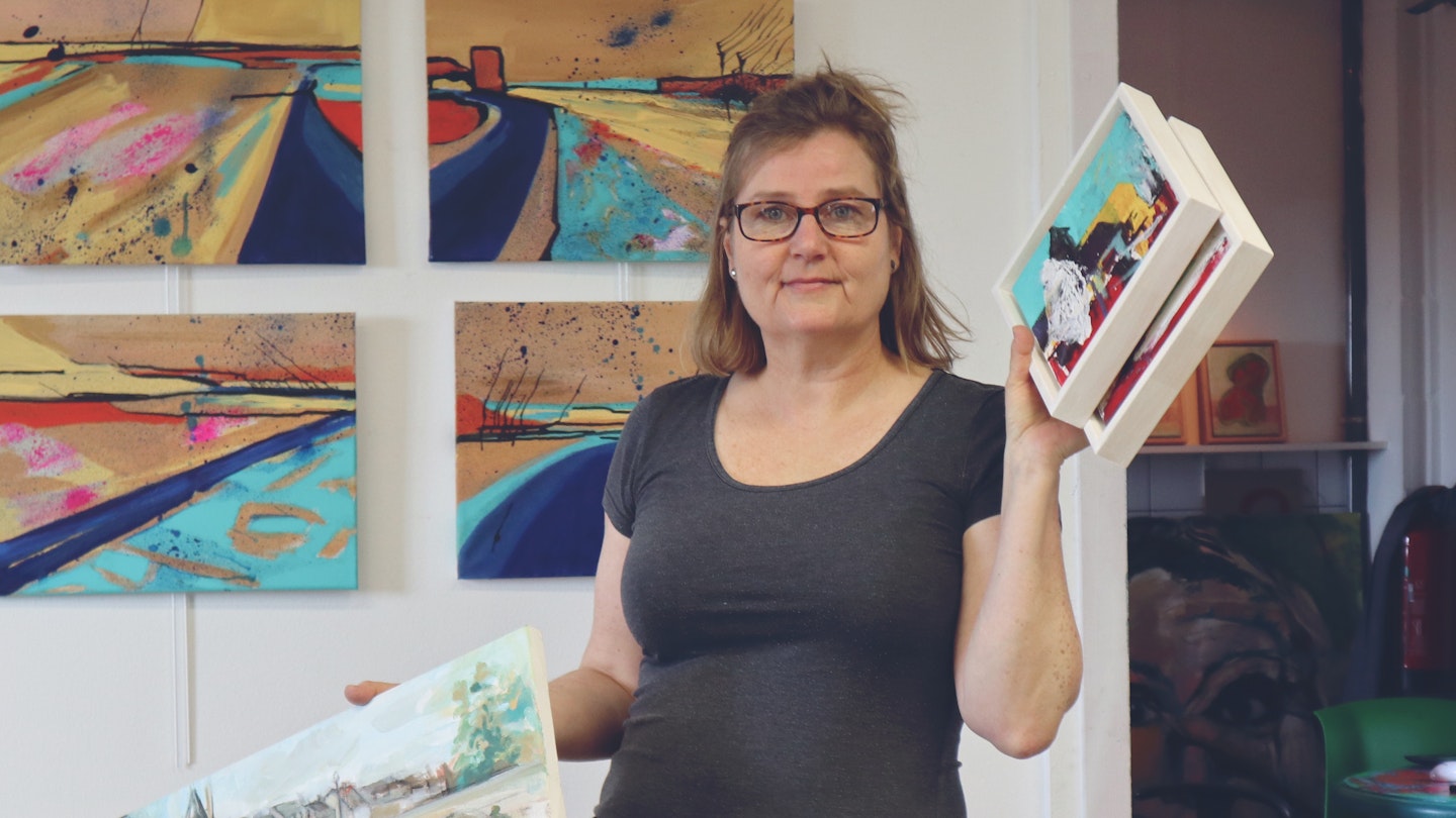 Learn painting from master painter and art teacher, Linda.