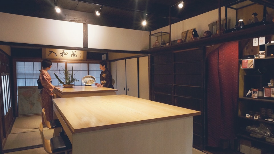 Practice self-expression through Ikebana techniques.