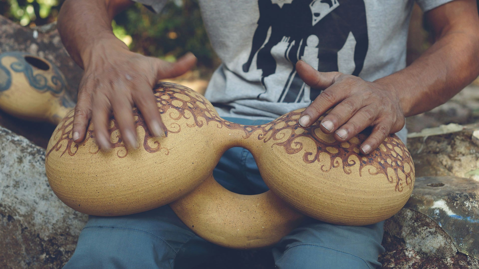 Experience slow travel in Goa and immerse yourself in local culture by learning how to use clay to design handmade music devices and potttery. #creativevacation #vawaa #discovergoa #claypottery #india #ceramicsidea #claycrafts #ceramicart #travelasia #art #creativity