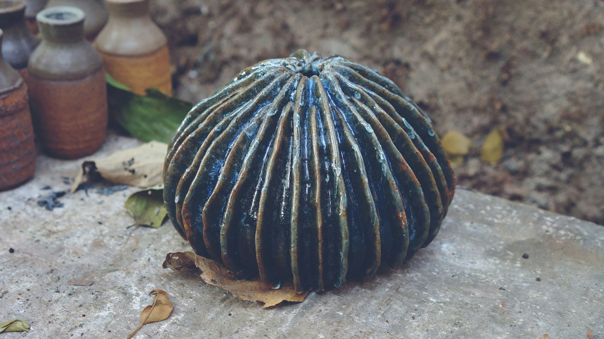 Learn how to make coral inspired handmade ceramic vases for a coastal home decor style. #creativevacation #vawaa #discovergoa #claypottery #india #ceramicsidea #claycrafts #ceramicart #travelasia #art #creativity