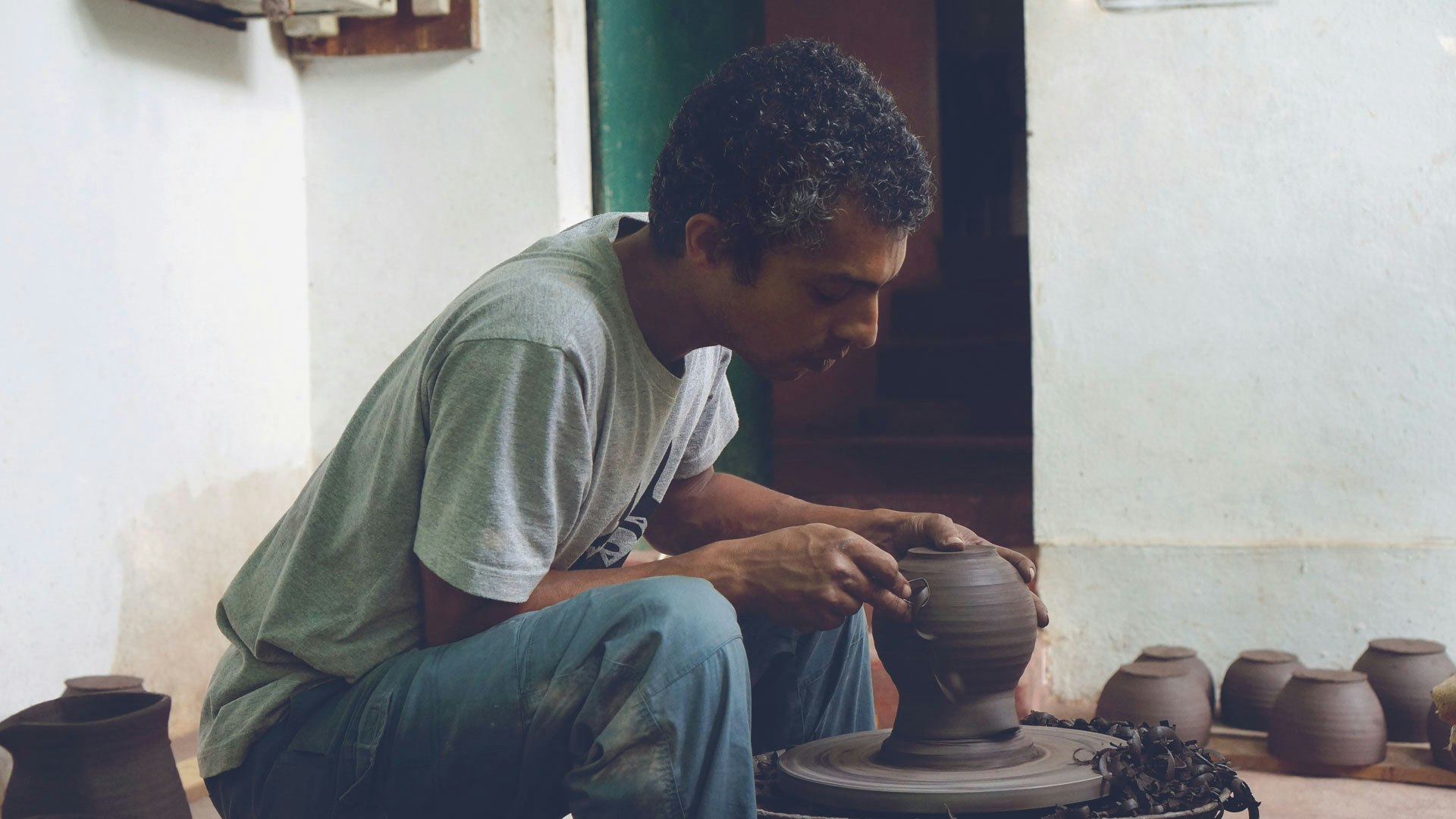 Learn from an artist how to create beautiful ceramic art using wheel turning traditional techniques and clay in Goa, India. #creativevacation #vawaa #discovergoa #claypottery #india #ceramicsidea #claycrafts #ceramicart #travelasia #art #creativity