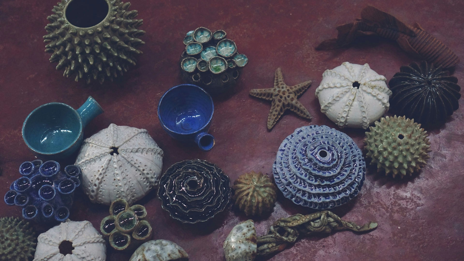 Learn how to make handmade ceramic decor using traditional clay molding techniques. Book your ceramic workshop at vawaa.com/artists -  #creativevacation #vawaa #discovergoa #claypottery #india #ceramicsidea #claycrafts #ceramicart #travelasia #art #creativity