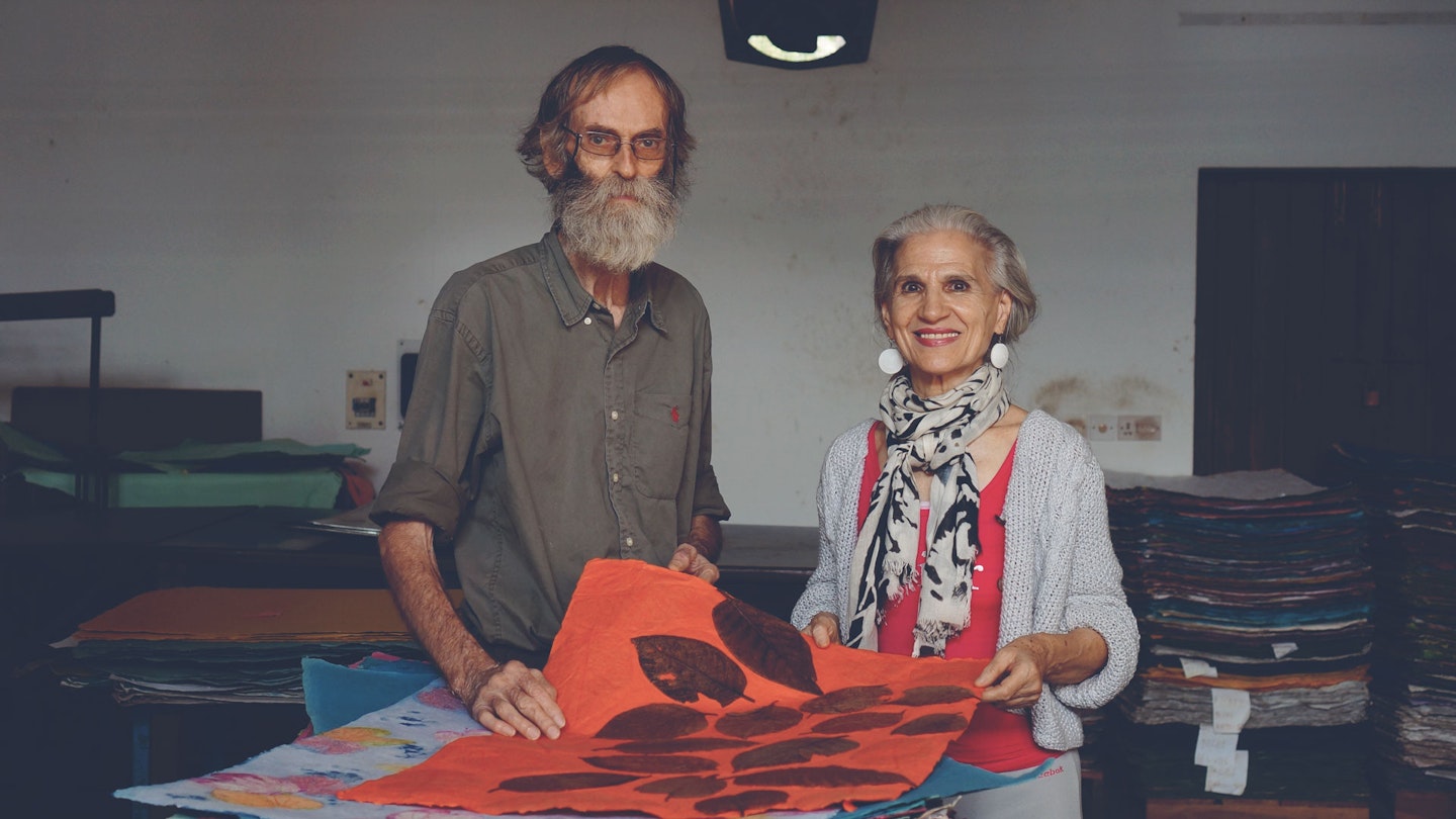 Make handcrafted paper with Luisa & Herve