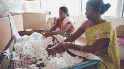 Preparing white cotton 