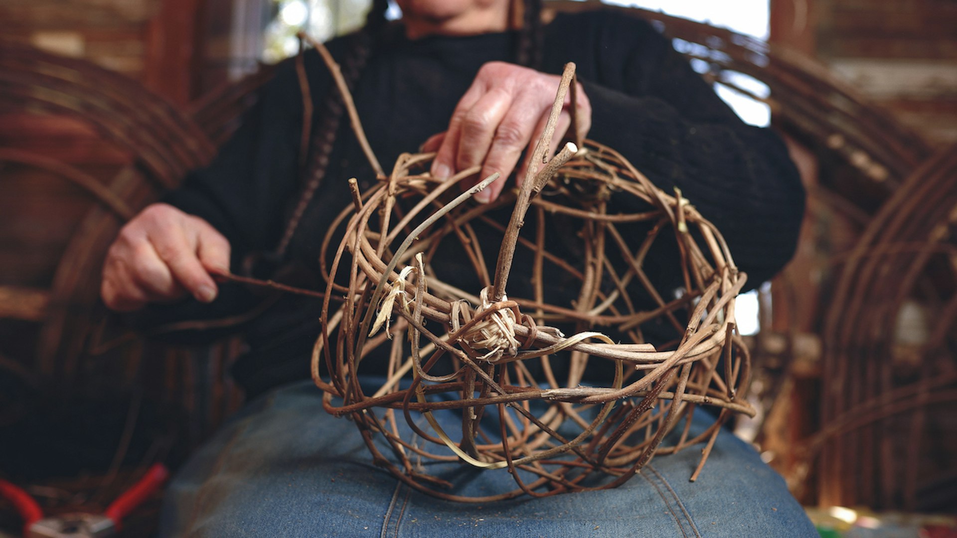 VAWAA artist Nancy Basket demonstrates impermanence in every act of creation